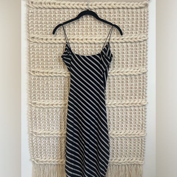 URBAN BEHAVIOUR Midi Going Out / Wedding Guest Dress. Navy Striped. Size Small - Picture 2 of 8